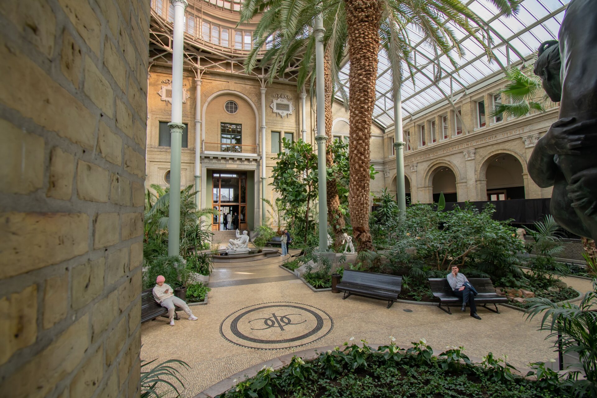 Zimní zahrada uvnitř muzea Ny Carlsberg Glyptotek v Kodani