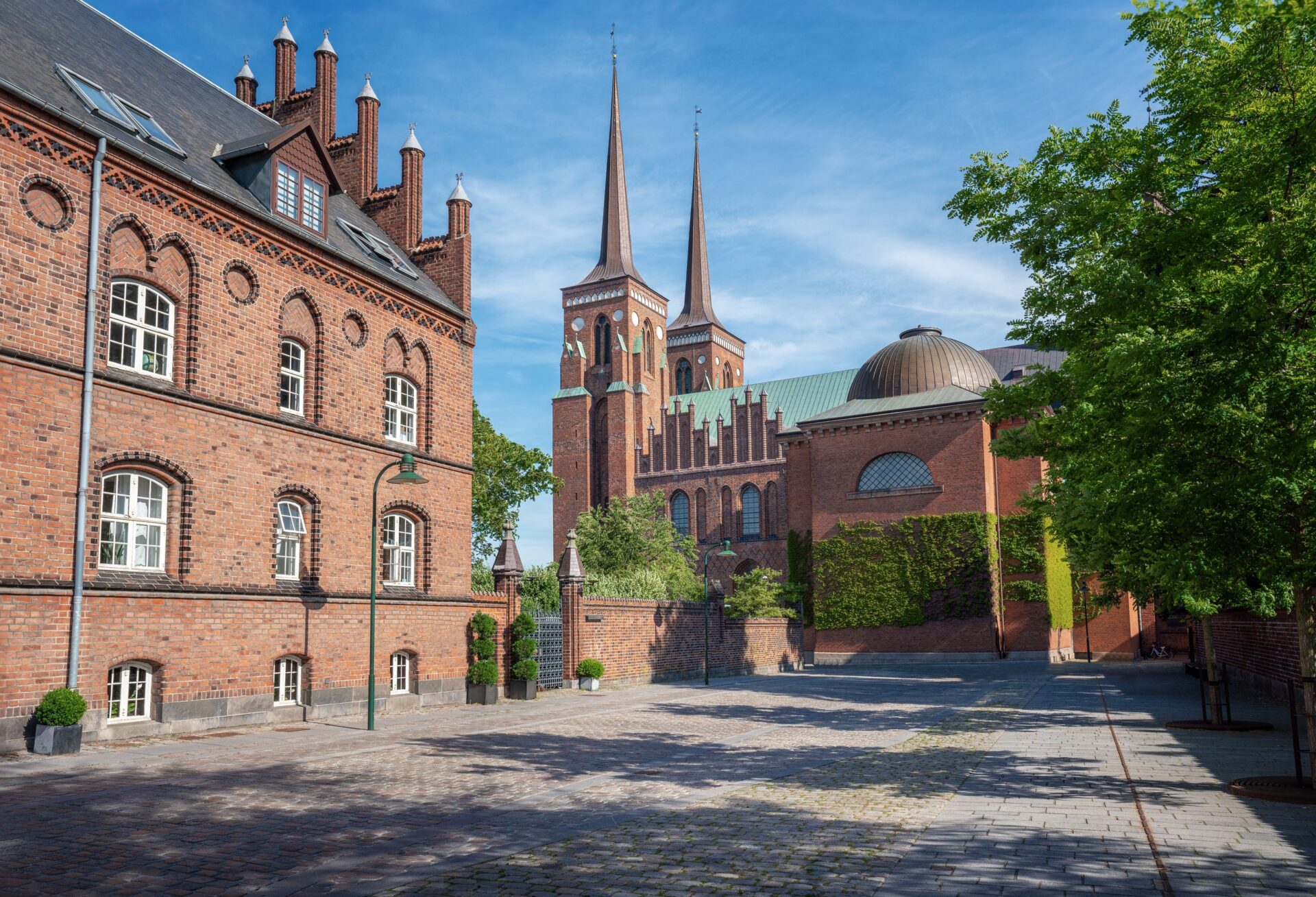 Katedrála v Roskilde a historické budovy v centru města