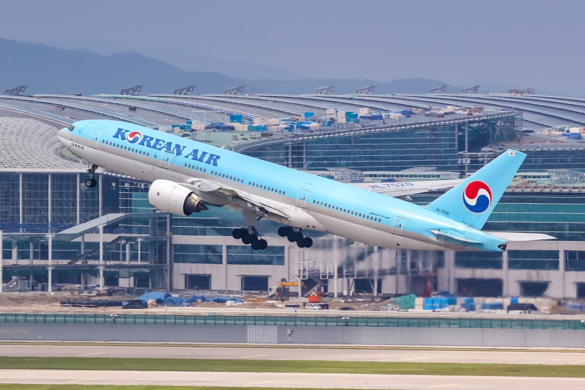 Letadlo Korean Air startuje z letiště Incheon u Soulu