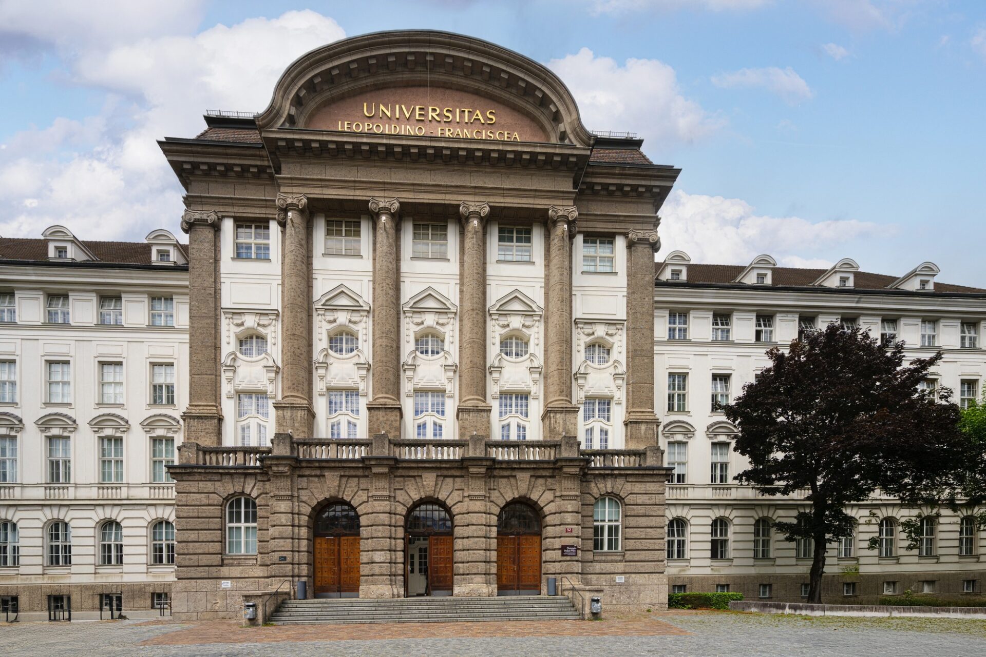 Univerzita v Innsbrucku Budova univerzity v centru Innsbrucku
