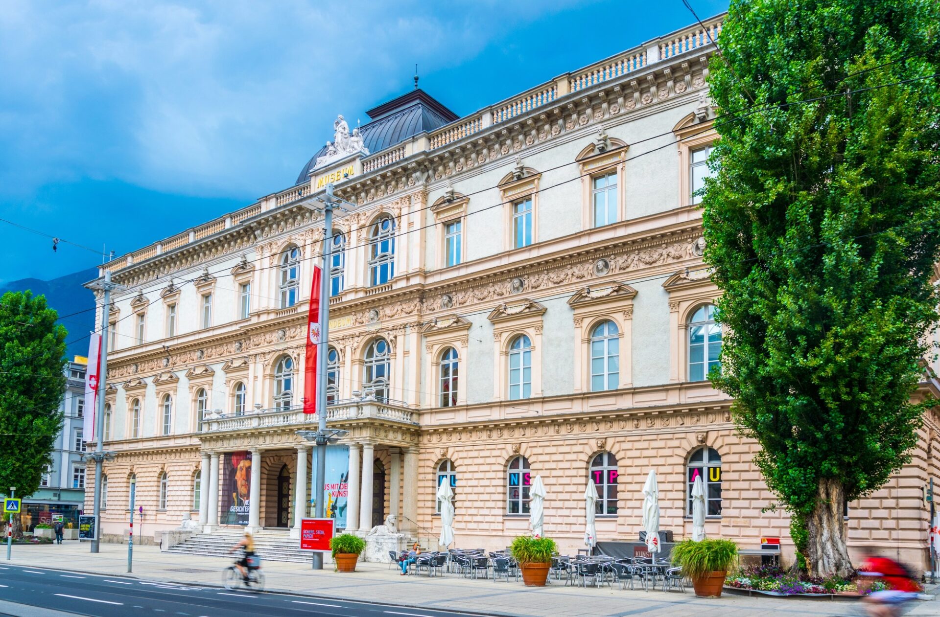 Ferdinandeum v Innsbrucku Historická muzejní budova v Innsbrucku
