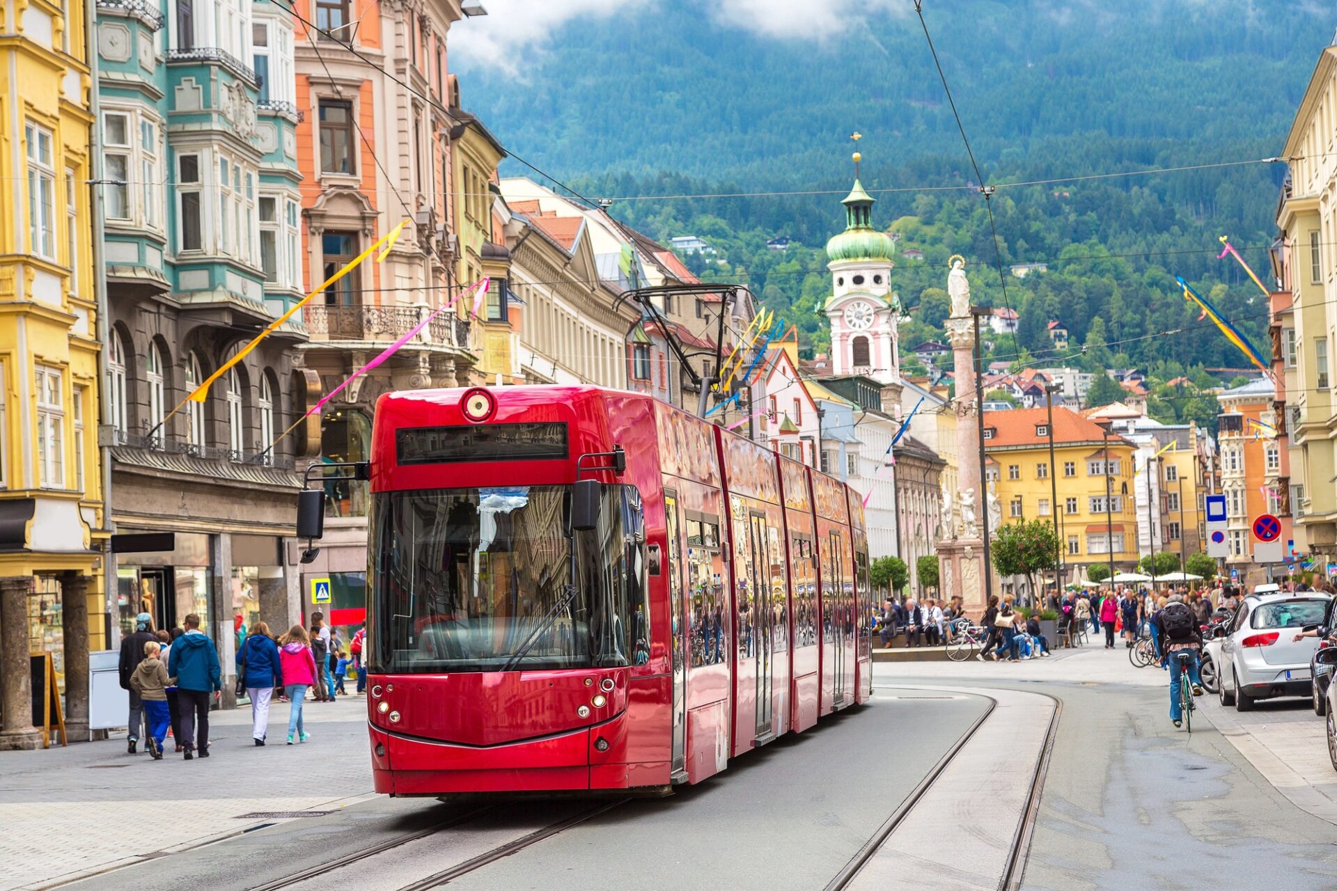 Tramvaj v Innsbrucku Tramvaj v historickém centru Innsbrucku