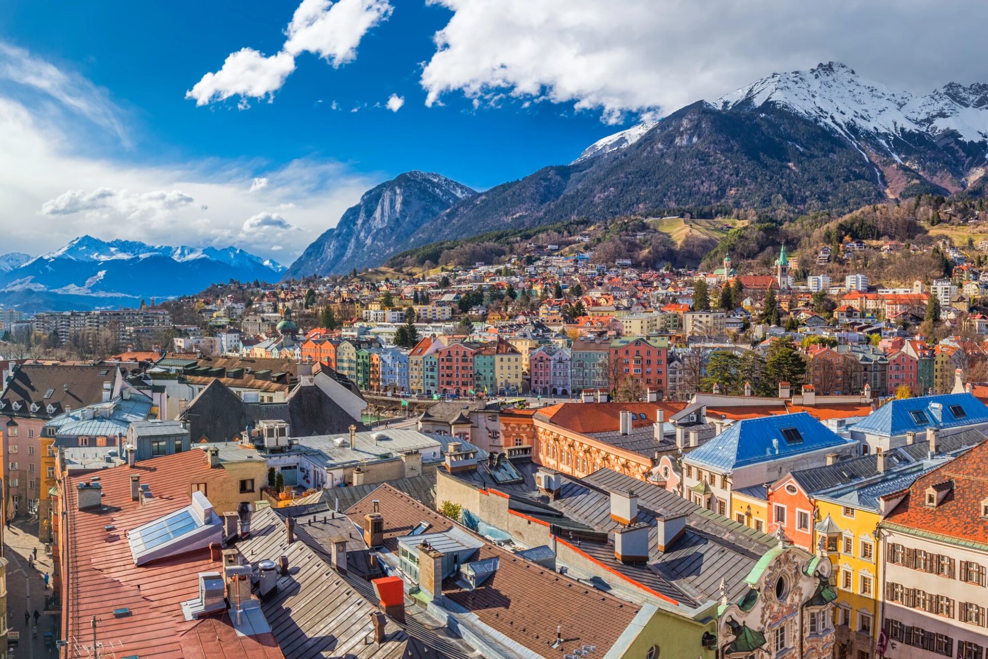 Centrum Innsbrucku pod Stadtturm Panorama centra Innsbrucku pod městskou věží Stadtturm