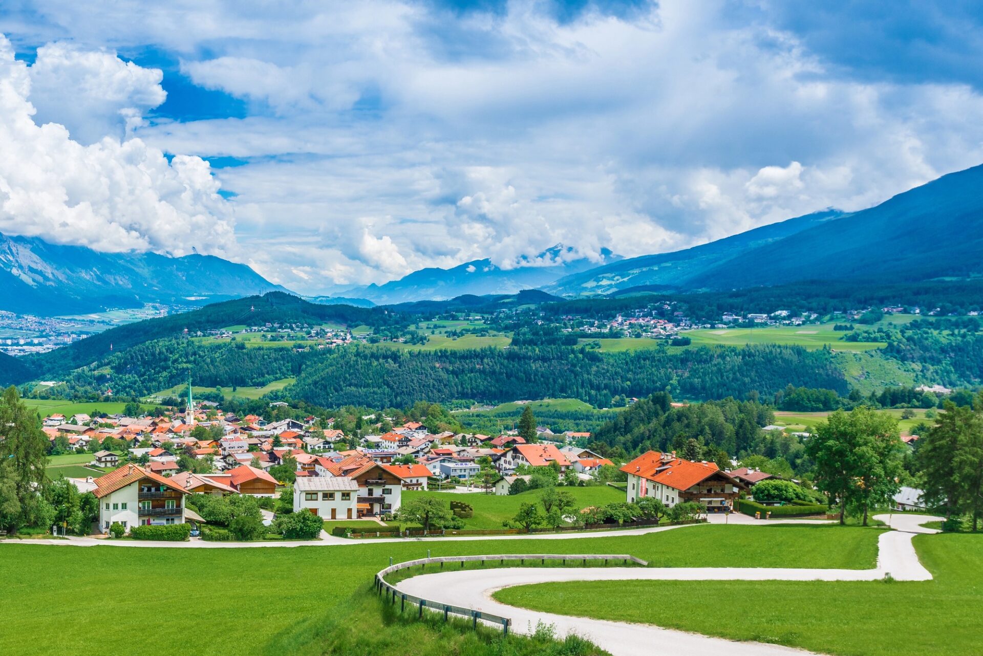 Mutters u Innsbrucku Vesnice Mutters v horách nad Innsbruckem
